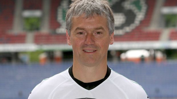 
                <strong>Kai Timm (2005)</strong><br>
                Er war Jahrgangsbester 2005, anschließend Leiter des Nachwuchsleistungszentrums in Oberhausen und Reha-Trainer in Hannover. Inzwischen ist er DFB-Stützpunktkoordinator und Sportlicher Leiter des Fußballverbandes Rheinland.
              