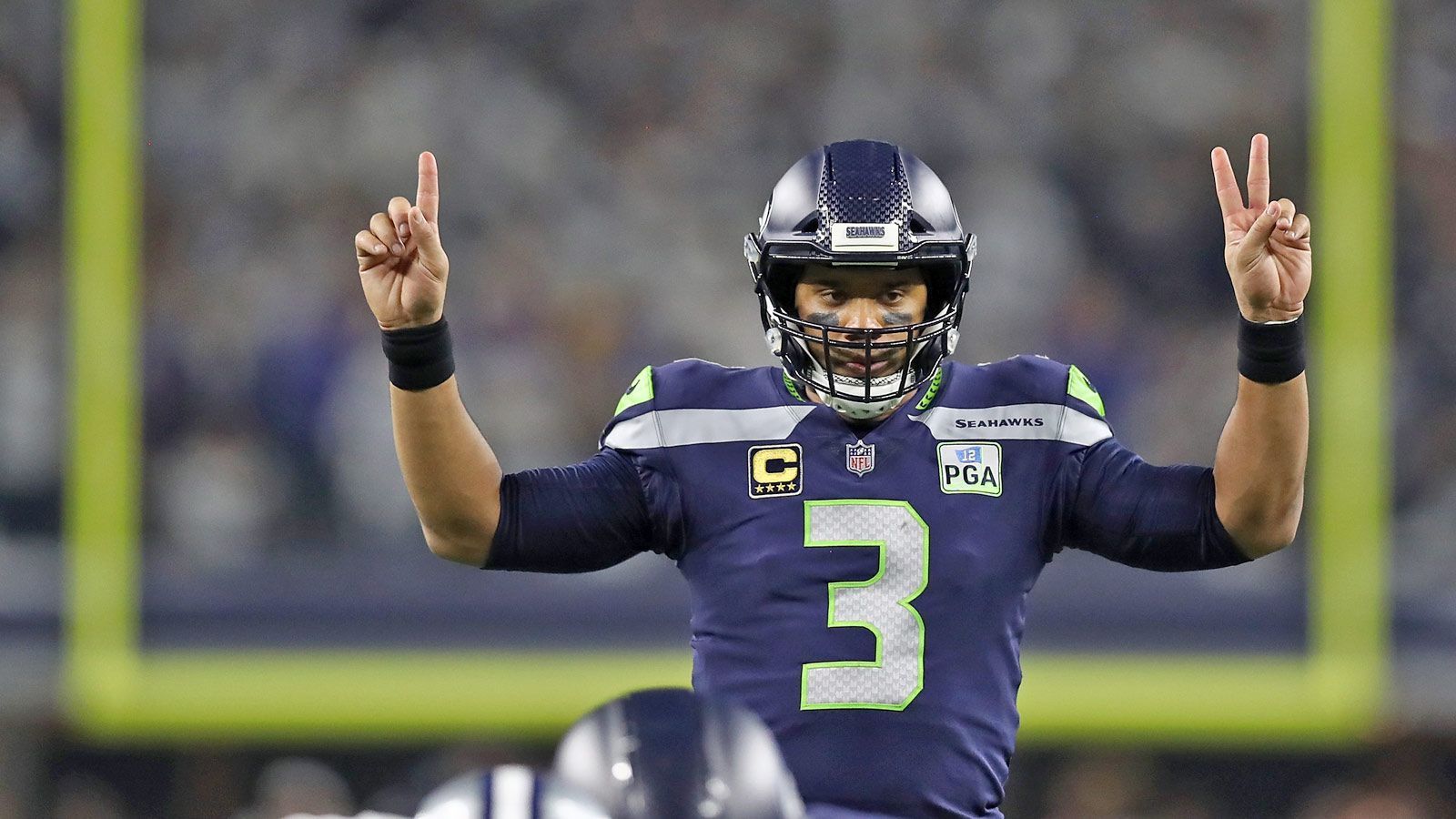 
                <strong>Russell Wilson</strong><br>
                Wer nun glaubt, NFL-Spieler müssen sich gar nicht mehr bewegen, liegt bei Russell Wilson nicht so verkehrt. Der sonst so mobile Quarterback schickte gleich alle Teammates auf die Reise. Mit Alaska Air durften die Seahawks natürlich First Class abheben.
              