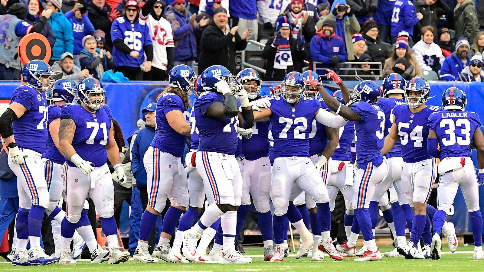 
                <strong>Platz 7: New York Giants - 24 Siege</strong><br>
                Das Team von Eli Manning ist ebenfalls in der Liste vertreten. Ganze 24 Playoff-Siege stehen auf dem Konto der New Yorker. Zuletzt war die Franchise 2011 in der Postseason vertreten, als sie alle Spiele gewannen und den Super-Bowl-Triumph einfuhren.
              