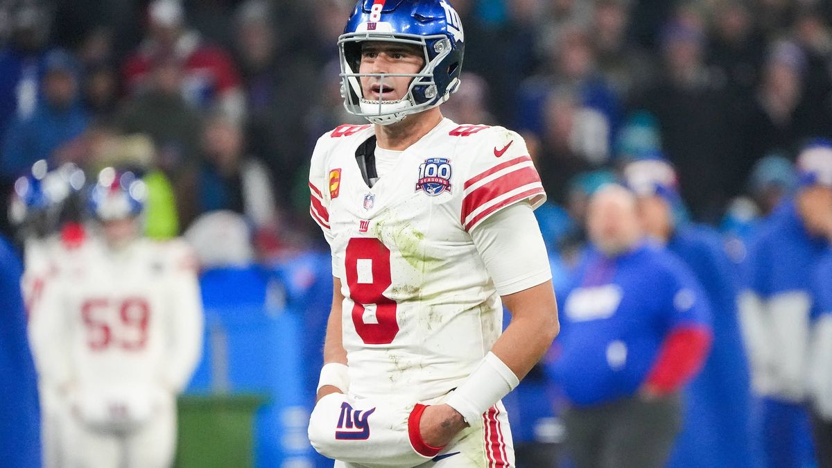 QB Daniel Jones (New York Giants, 8) - München 10.11.2024: Carolina Panthers vs. New York Giants, Allianz Arena, NFL, American Football Herren, USA Munich Game 2024 *** QB Daniel Jones New York Gia...
