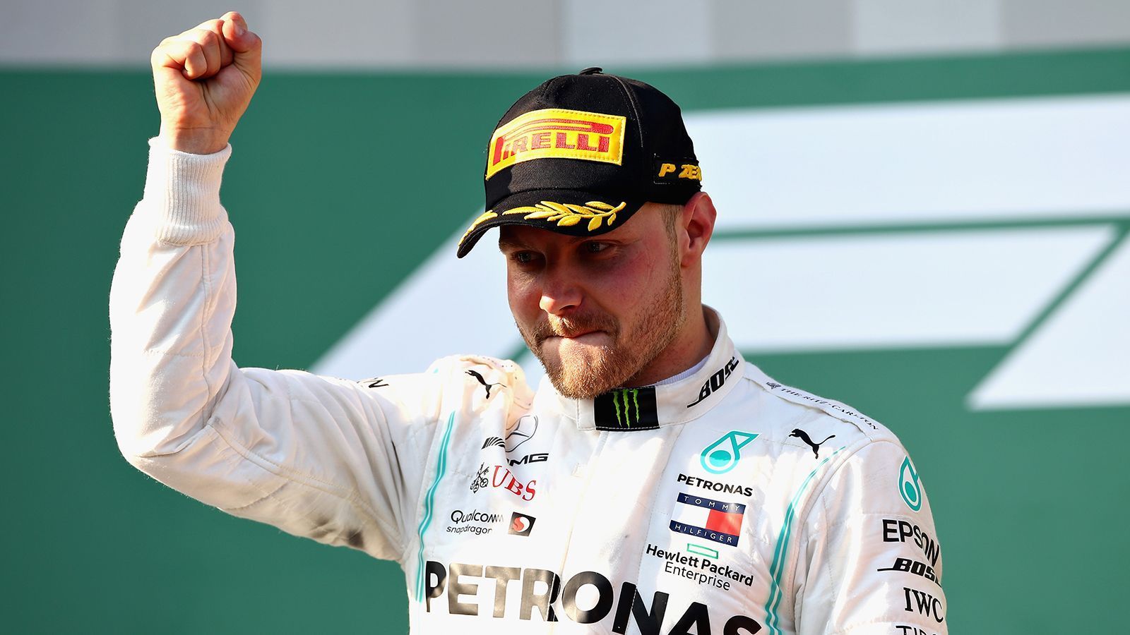 
                <strong>Den netten Herrn Bottas gibt es nicht mehr!</strong><br>
                Wer zuletzt noch über den Zehntagebart und die markigen Ansagen des Finnen geschmunzelt hatte, dem dürfte in Melbourne das Lachen vergangenen sein. Den netten Herrn Bottas gibt es nicht mehr! Beim Start überflügelte er Rekordjäger und Weltmeister Lewis Hamilton im zweiten Mercedes mühelos. Im Rennen drehte Bottas dann als einsamer Spitzenreiter eine schnellste Runde nach der anderen - fast so, als gäbe es für jede einzelne einen Extrapunkt... 
              