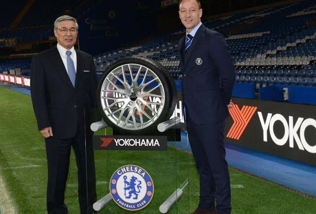 
                <strong>Chelsea schließt Trikot-Vertrag ab</strong><br>
                Ab der kommenden Saison wirbt der Reifenhersteller Yokohama auf der Brust des FC Chelsea. 55 Millionen Euro zahlen die Japaner fünf Jahre lang, macht 275 Millionen. Die Blues wollen mit dem Geld den Kader verstärken. ran.de nennt mögliche Kandidaten.
              