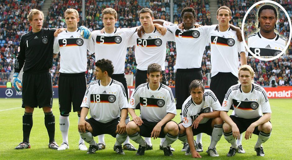 
                <strong>Deutschland-EM-2009</strong><br>
                Vor der U17-WM in Indien schaut ran.de auf einen glorreichen Moment im Jahr 2009 zurück, als Deutschland im eigenen Land U17-Europameister wurde. Nach dem 2:1-Erfolg nach Verlängerung im Finale über die Niederlande wurde vielen Talenten eine große Karriere vorhergesagt. Doch was geschah aus den Jungs, die im Endspiel in der ersten Elf standen?
              