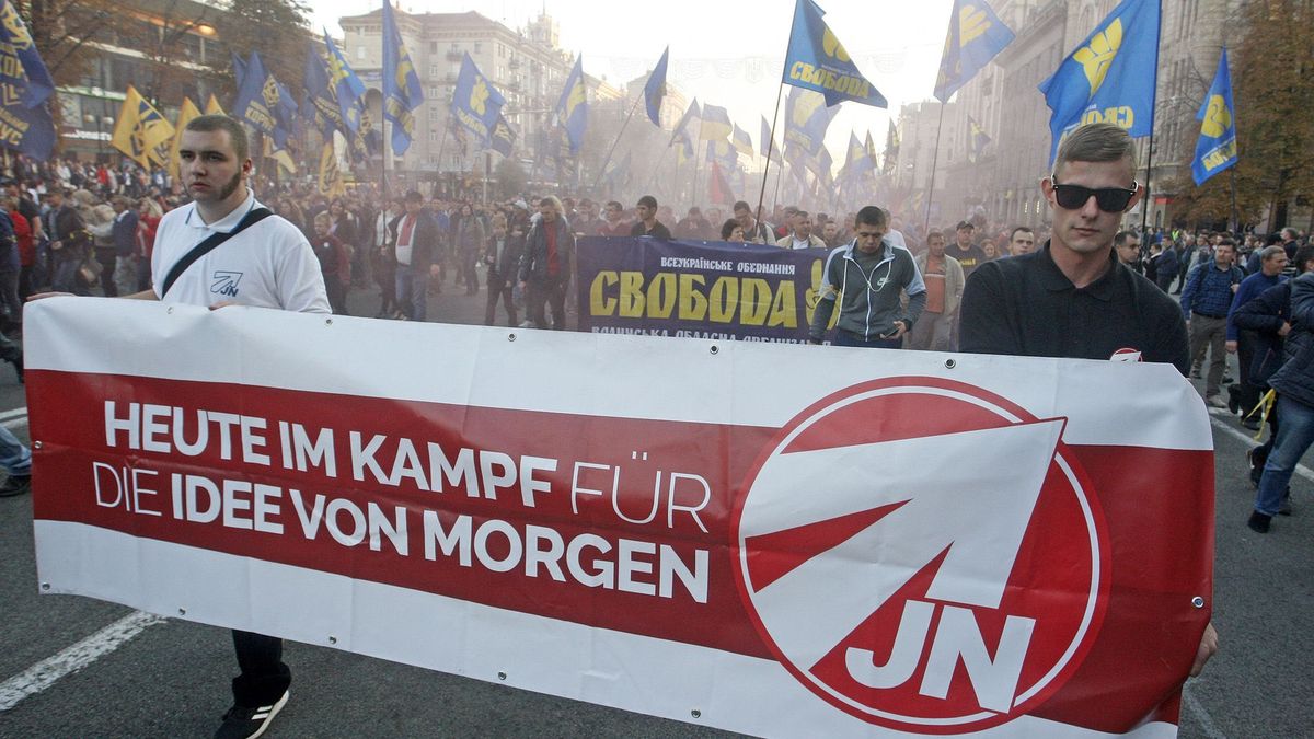 Deutsche Neonazis marschieren in Kiew