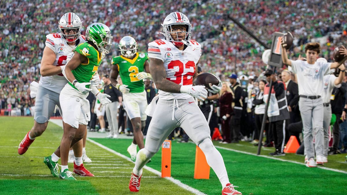 2025 Rose Bowl game in Los Angeles, United States - 01 January 2025 Ohio State running back TreVeyon Henderson 32 seen in action during the 2025 Rose Bowl game. Final score Ohio State 41:21 Oregon....