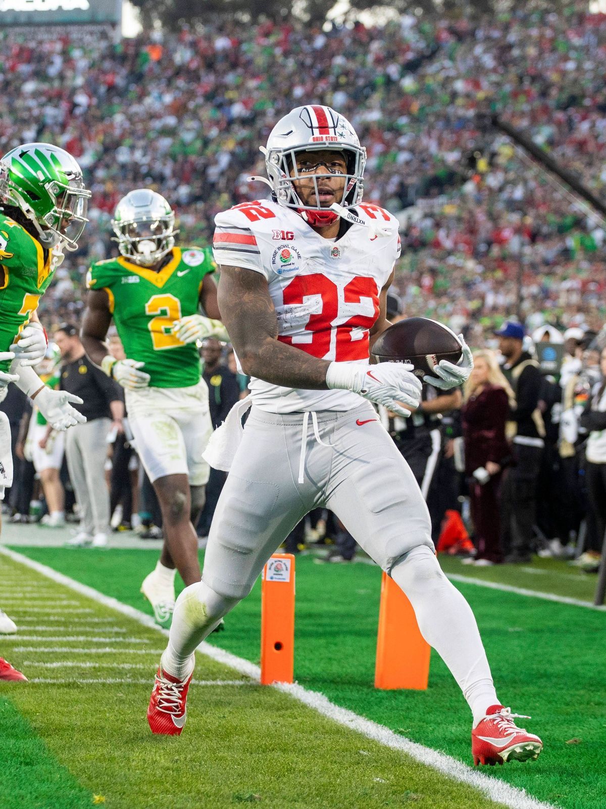 2025 Rose Bowl game in Los Angeles, United States - 01 January 2025 Ohio State running back TreVeyon Henderson 32 seen in action during the 2025 Rose Bowl game. Final score Ohio State 41:21 Oregon....