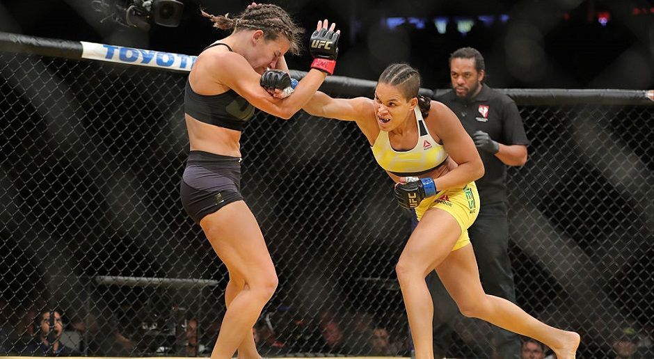 
                <strong>Ronda Rousey vs. Amanda Nunes</strong><br>
                Standkampf: Mit 4,23 Wirkungstreffern pro Minute (Rousey erzielt 4,05) sowie einer Verteidigungsrate von 49,65 % (Rousey liegt bei 44,86 %) hat Nunes im Standkampf die Nase vorn.
              