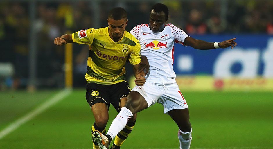 
                <strong>Jeremy Toljan</strong><br>
                Rabenschwarzer Tag für den U21-Europameister. Ist an den ersten beiden Gegentoren beteiligt. Beim ersten Gegentreffer steigt er im Sechzehner gegen Halstenberg nicht hochgenug, so dass dieser Sabitzer bedienen kann. Beim 1:2 durch Poulsen begleitet Toljan Vorbereiter Bruma auf dem linken Flügel anstatt ihn anzugreifen. Darf zur Pause in der Kabine bleiben und wird durch Pulisic ersetzt. ran-Note: 6.
              