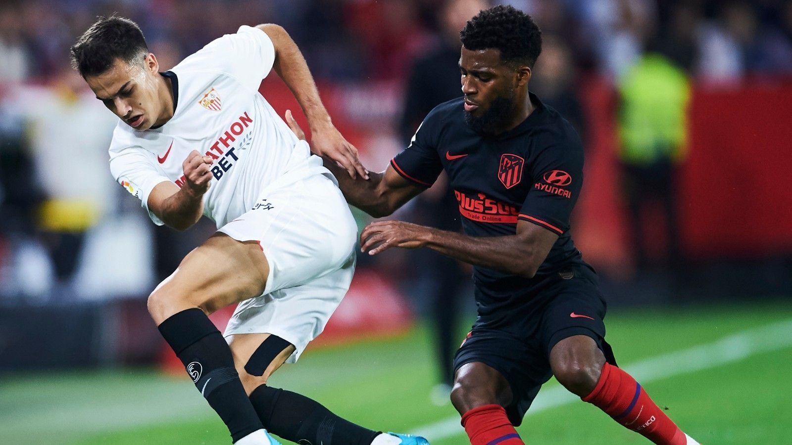 
                <strong>FC Sevilla führt Europa-League-Rangliste an </strong><br>
                Betrachtet man nur die Erfolge der Europa League (der Wettbewerb hieß bis 2009 noch UEFA-Cup), führt Sevilla - zusammen mit Atletico Madrid - die Rangliste von Titelträgern an. Beide Teams gewannen den Wettbewerb bereits drei Mal.
              