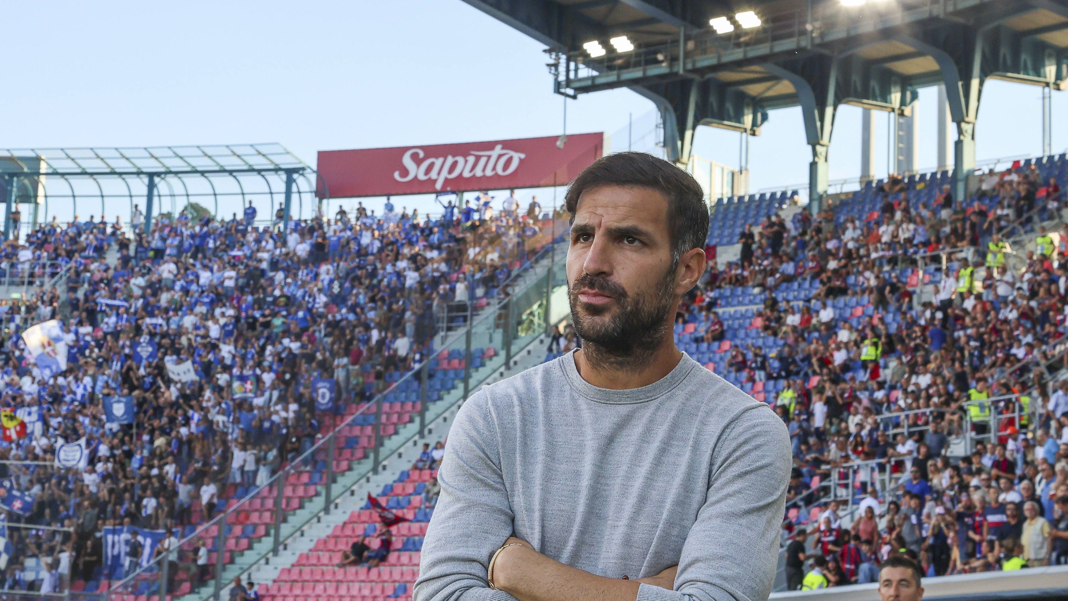 <strong>Cesc Fabregas</strong><br>Fragt man Fernando Carro nach seinen Top-Kandidaten, würde er wohl recht schnell mit Cesc Fabregas um die Ecke kommen. Dem Bayer-Boss wird jedenfalls nachgesagt, dass er den ehemaligen Welt- und Europameister am liebsten schon in der Sommerpause nach Leverkusen geholt hätte. Doch Fabregas wurde von seinem Klub Como nicht freigegeben. Daran dürfte sich bis heute nichts geändert haben.