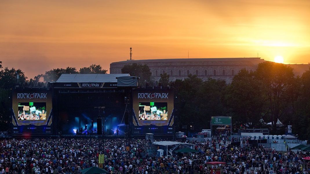Die Toten Hosen, Foo Fighters, Kings Of Leon und mehr – wer spielt dieses Jahr auf dem legendären Rock-Festival in Nürnberg? Hier findet ihr das Line-Up für das "Rock im Park" 2024!&nbsp;