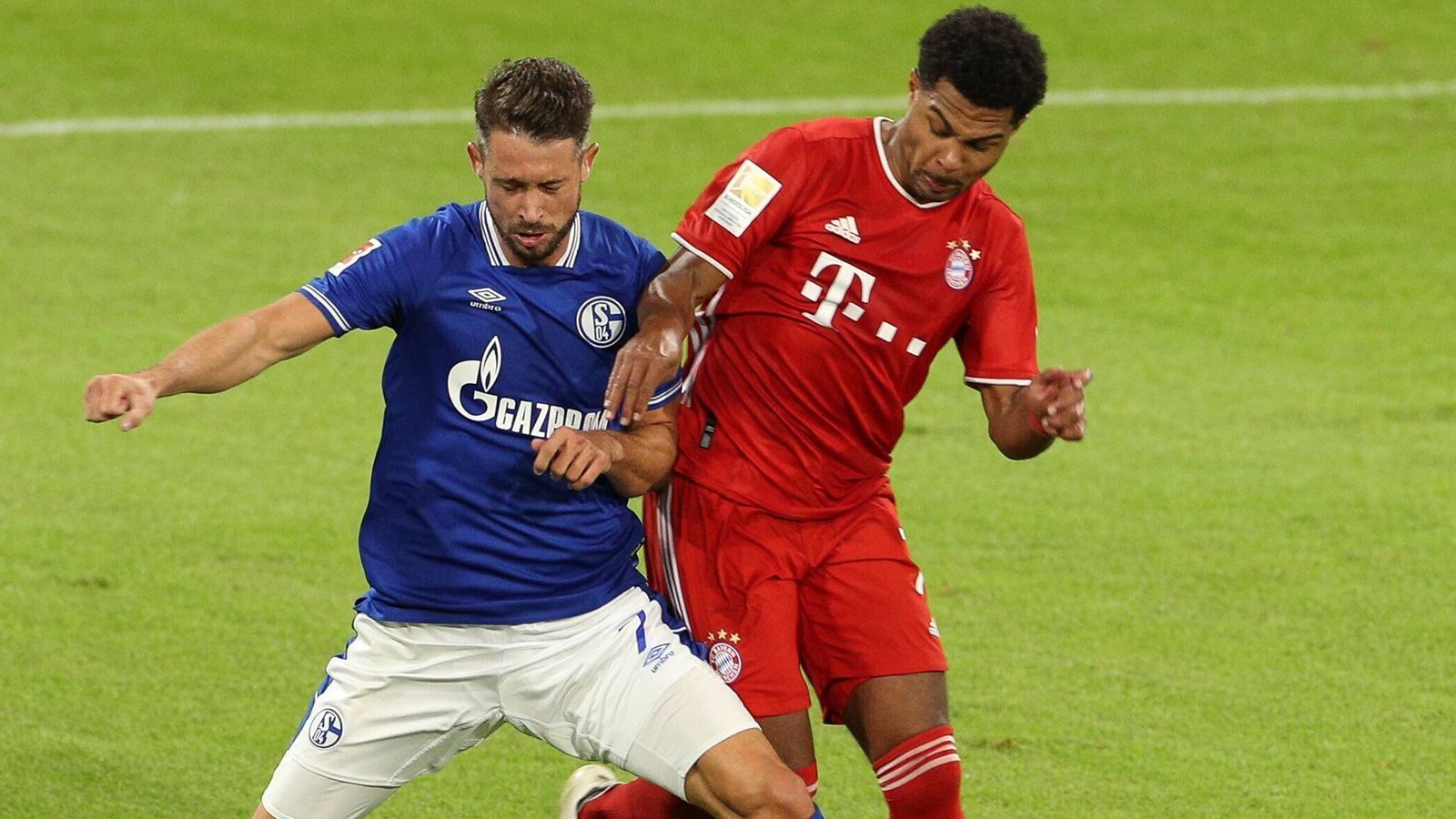 
                <strong>Mark Uth</strong><br>
                Ist lange mit vollem Einsatz dabei, er kann dabei aber so gut wie keine Akzente setzen. Teilweise auch mit haarsträubenden Fehlpässen, später geht er ebenfalls mit fliegenden Fahnen unter. ran.de-Note: 5
              