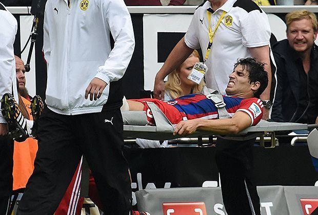 
                <strong>Bayern-Schock: Martinez droht lange Pause</strong><br>
                Mit schmerzverzerrtem Gesicht muss Javi Martinez im Supercup gegen Borussia Dortmund nach einer knappen halben Stunde mit Verdacht auf einen Kreuzbandriss ausgewechselt werden.  "Der Arzt hat mir gesagt, es sei zu 99 Prozent ein Kreuzbandriss", sagte der 25-Jährige.
              