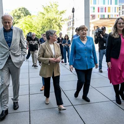 Nach seinen rund 25 Jahren als Abgeordneter im Bundestag haben die Grünen ihr Parteiurgestein Jürgen Trittin verabschiedet.