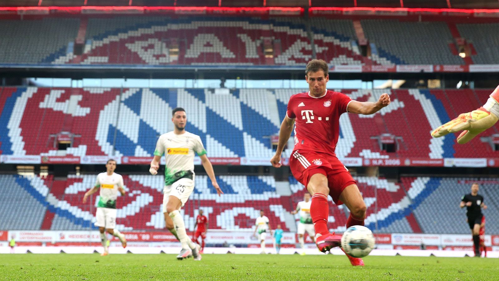 
                <strong>Stolze Bilanz</strong><br>
                Die Zahlen der Saison 2019/2020 sind beeindruckend: 24 Spiele hat der FC Bayern gewonnen, nur vier Unentschieden und vier Niederlagen stehen zu Buche. Dabei kommen die Münchner auf ein stolzes Torverhältnis von 93:31. Wird die 100 noch geknackt?
              