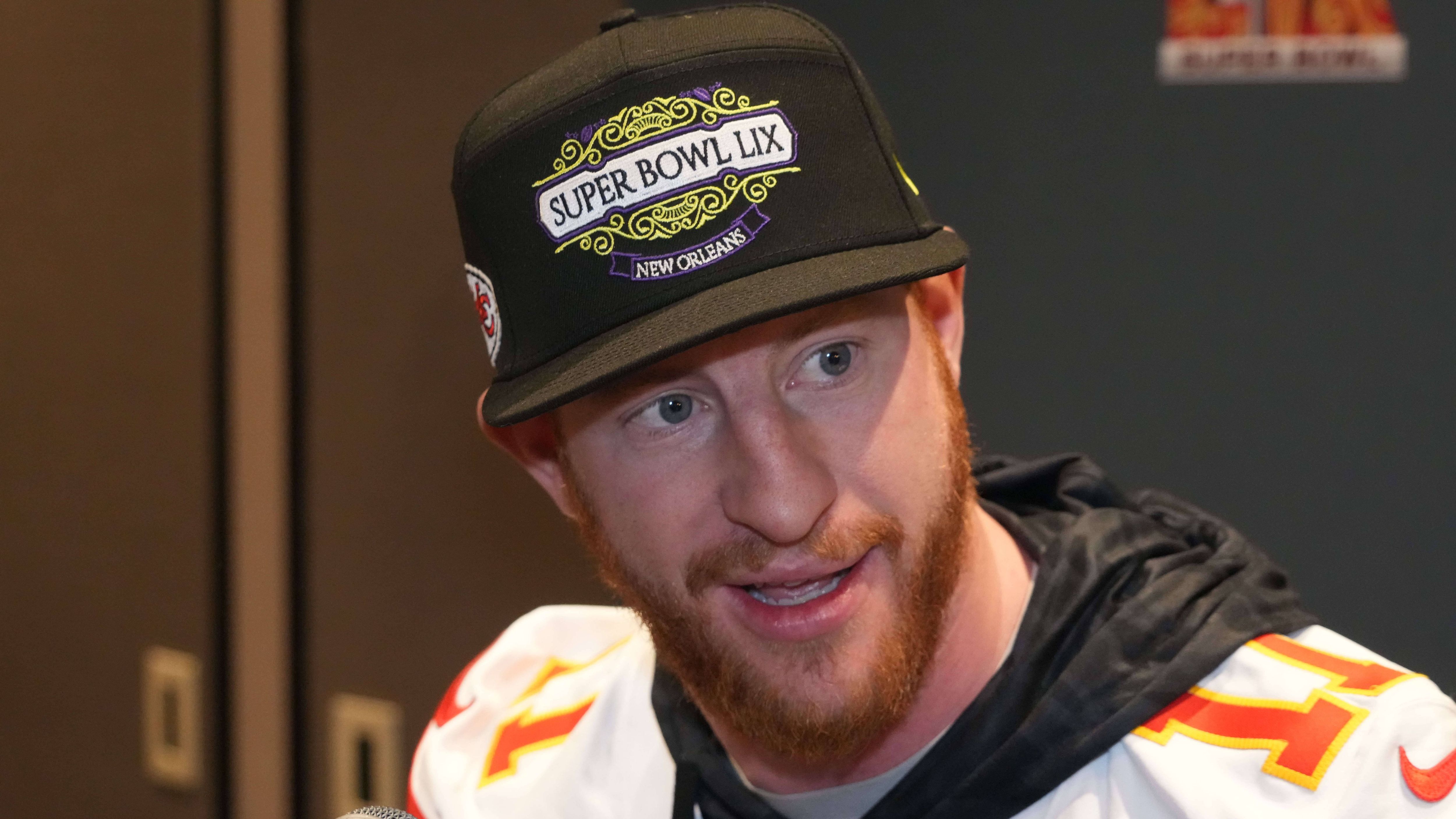 <strong>Carson Wentz (Minnesota Vikings)</strong><br>Denn die Vikings haben bereits für Ersatz gesorgt und sich mit Ex-Eagle Carson Wentz auf einen Vertrag verständigt. Das berichtet "ESPN". Der 32-Jährige verbrachte die Vorsaison als Backup von Patrick Mahomes bei den Kansas City Chiefs, war seither aber vertragslos. In Minnesota dürfte er der erste Stellvertreter von J.J. McCarthy werden.
