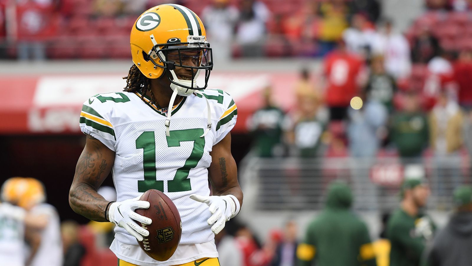 
                <strong>Davante Adams verspeist sie alle: Die überragenden Zahlen seiner Saison</strong><br>
                Davante Adams ist der Mann der Stunde in der NFL. Auch beim 34:17-Sieg gegen die San Francisco 49ers liefert der Wide Receiver der Green Bay Packers ab. Seine Zahlen in dieser Saison überragen die Konkurrenz. Der 27-Jährige gibt sich nach dem Spiel gegen die 49ers selbstbewusst und sagt: "Man kann schon sagen, dass ich der beste Receiver der NFL bin". Adams ist auf seinem Weg auf den Thron. Die Zahlen sprechen eine klare Sprache.
              