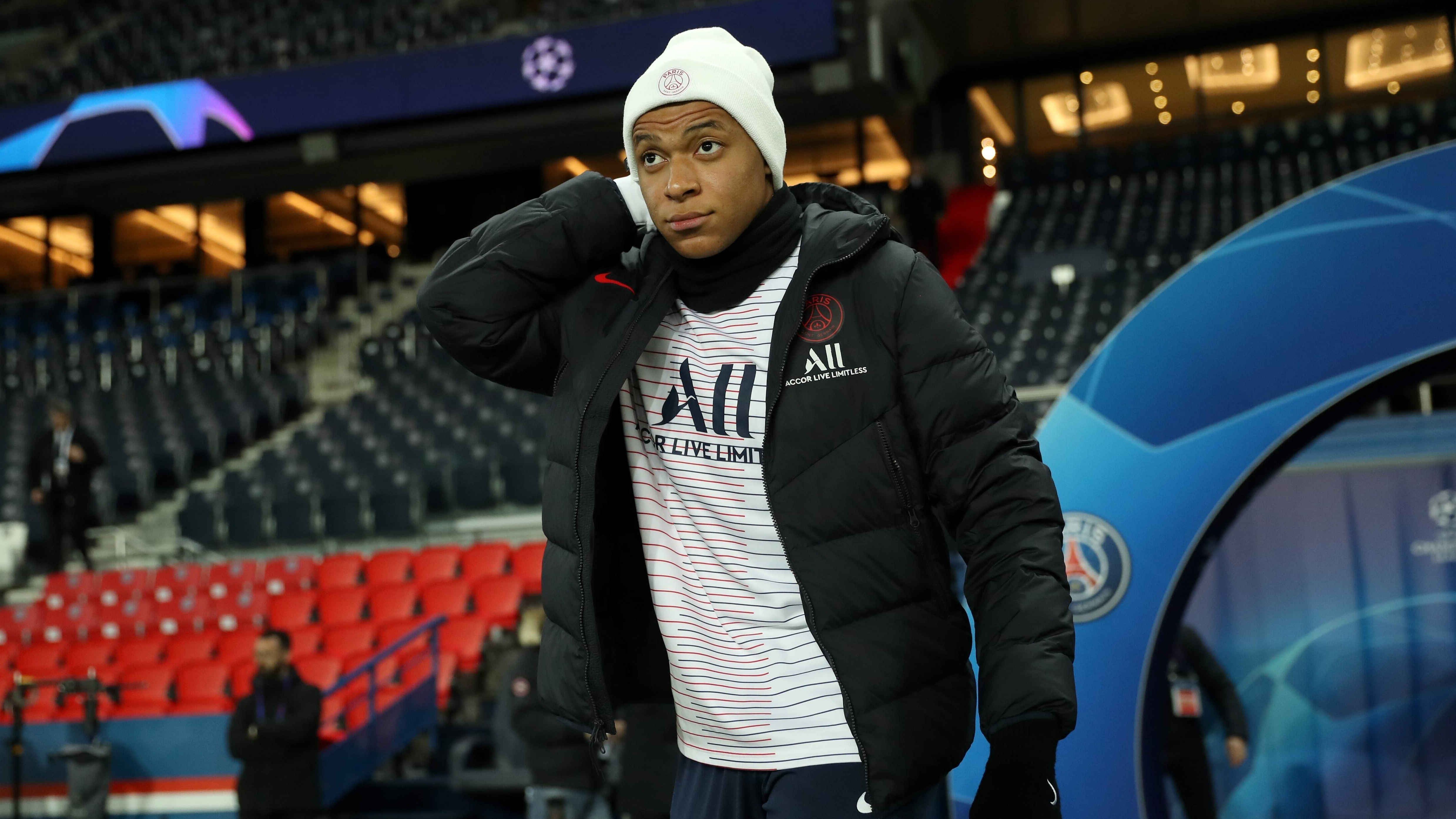 
                <strong>Kylian Mbappe (Paris Saint-Germain) </strong><br>
                Bereits seit geraumer Zeit ist Real Madrid ganz heiß auf den Franzosen. Der frühere PSG-Profi Jerome Rothen verriet bei "RMC", dass Mbappe vor der Coronakrise bereits beinahe bei den Königlichen unterschrieben habe. Auch der FC Liverpool soll mitmischen. Doch nach der momentanen Krise, könnten Paris' Chancen auf Mbappes Verbleib steigen - der Scheichmillionen sei Dank. 
              