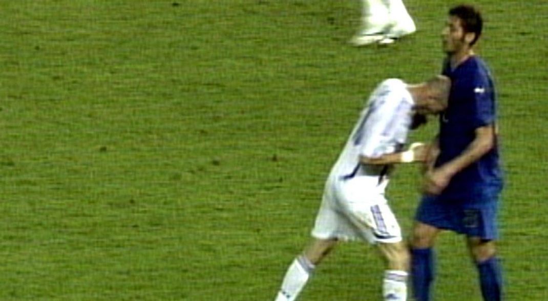 Der Kopfstoß von Zidane gegen Italiens Materazzi.