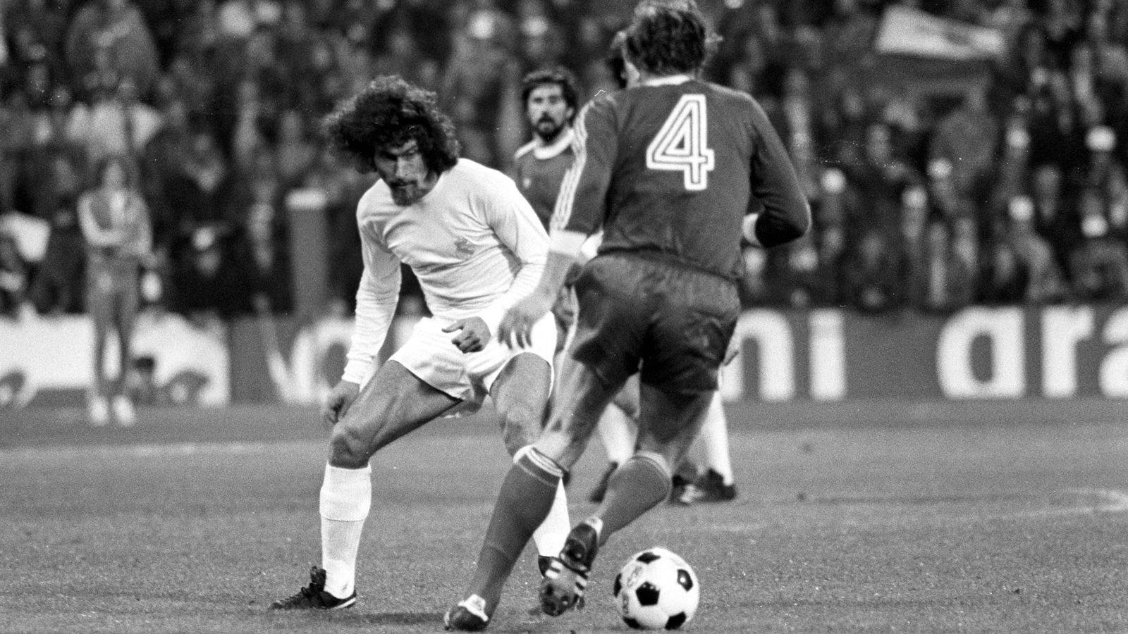 
                <strong>Platz 9 - Paul Breitner</strong><br>
                Einsätze in La Liga: 84Tore in La Liga: 10Verein: Real Madrid (1974-1977)
              