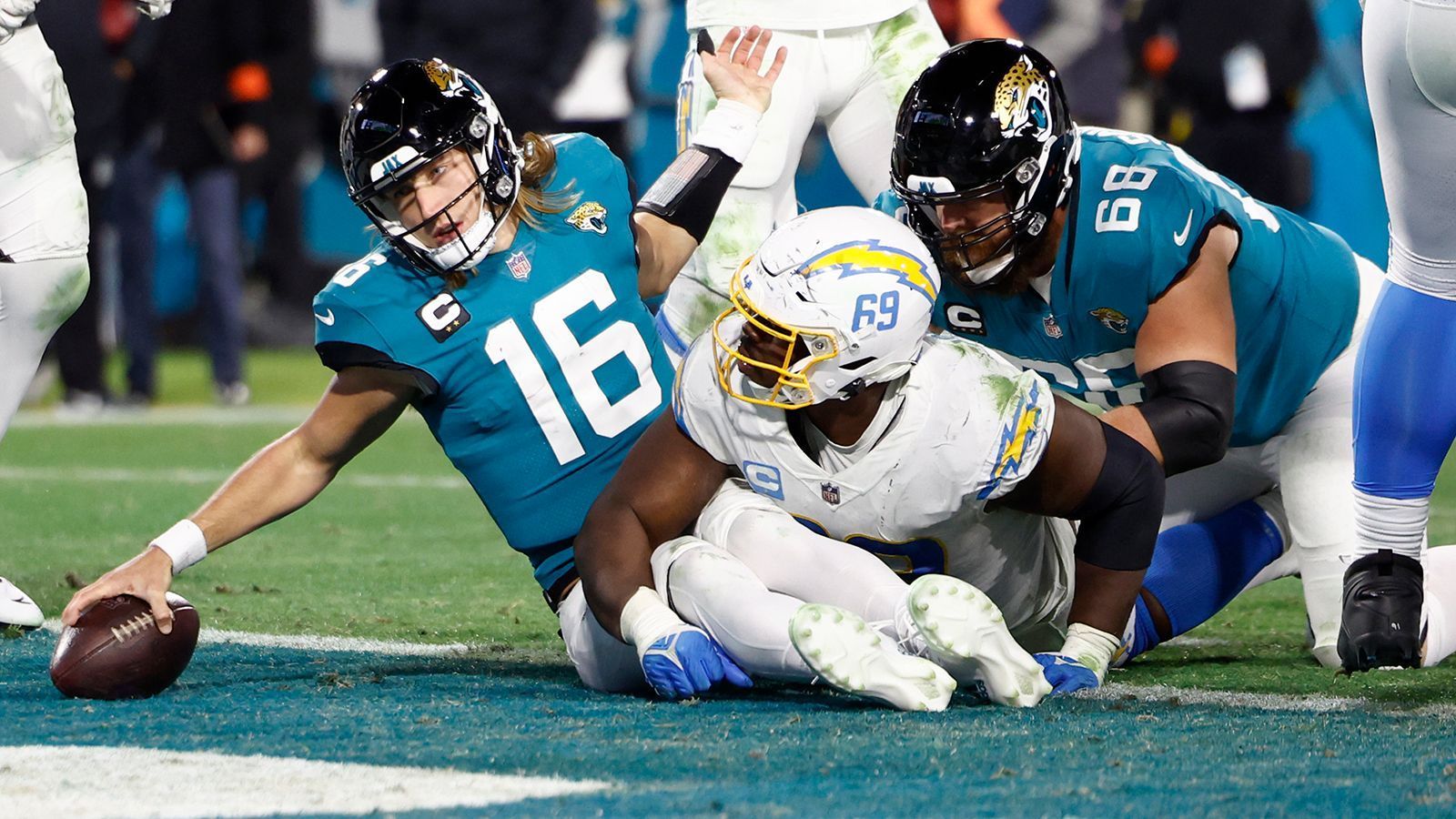 <strong>Los Angeles Chargers: Rückblick</strong><br>
                • Bilanz in der regulären Saison 2022/23: 10:7<br>• Playoffs: Wild-Card-Aus (30:31 gegen Jacksonville Jaguars)<br>• wichtige Abgänge: Matt Feiler (Offensive Liner), Kyle Van Noy (Linebacker), Nasir Adderley (Safety)<br>• wichtige Neuzugänge: Quentin Johnston (Wide Receiver, Rookie), Eric Kendricks (Linebacker), Tuli Tuipulotu (Edge Rusher, Rookie), Daiyan Henley (Linebacker, Rookie)