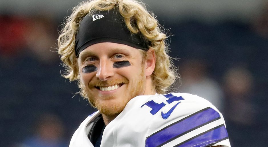 
                <strong>Gewinner: Cole Beasley</strong><br>
                Da staunte sogar OBJ. Cowboys-Receiver Cole Beasley legte den kuriosesten Catch des Saisonauftakts hin: Gegen die Giants zeigte Beasley bei einem Pass an die Seitenlinie erst feinste Butterfinger, als er sich das Ei selbst ohne Not wacklig hinter den Kopf manövrierte. Allerdings nur, um dort blind mit seiner schwächeren Hand zuzugreifen und das Ding tatsächlich noch zu fixieren. Furiose Aktion!
              