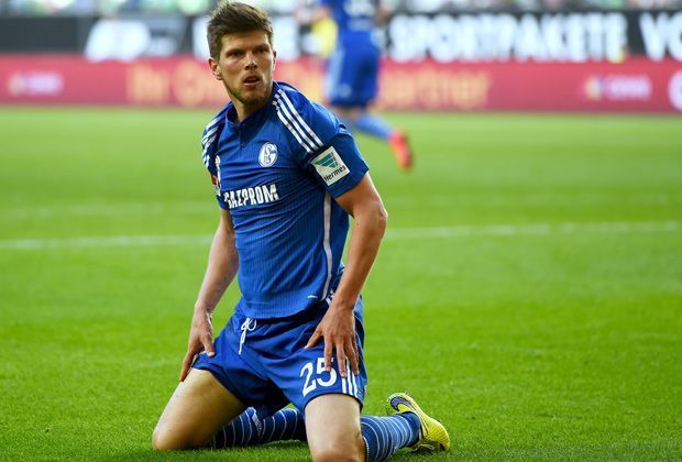 
                <strong>Klaas-Jan Huntelaar</strong><br>
                Ein Wechsel von Klaas-Jan Huntelaar nach Gladbach ist alles andere als wahrscheinlich. Der Holländer passt nicht ins Spielerprofil von Trainer Lucien Favre. Und dennoch: Mit 11 Millionen Euro Marktwert wäre der Stürmer wohl finanzierbar.
              