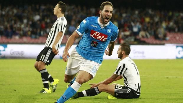 
                <strong>Gonzalo Higuain</strong><br>
                Gonzalo Higuain: Higuain schießt derzeitig seine Tore in der Serie A. Der Stürmer des SSC Neapel hat den Torriecher quasi in der Wiege gelegt bekommen. Er schoss vergangene Saison 18 Tore und bereitete sieben weitere vor. Damit zählt der Argentinier immer noch zu den Besten Europas.
              