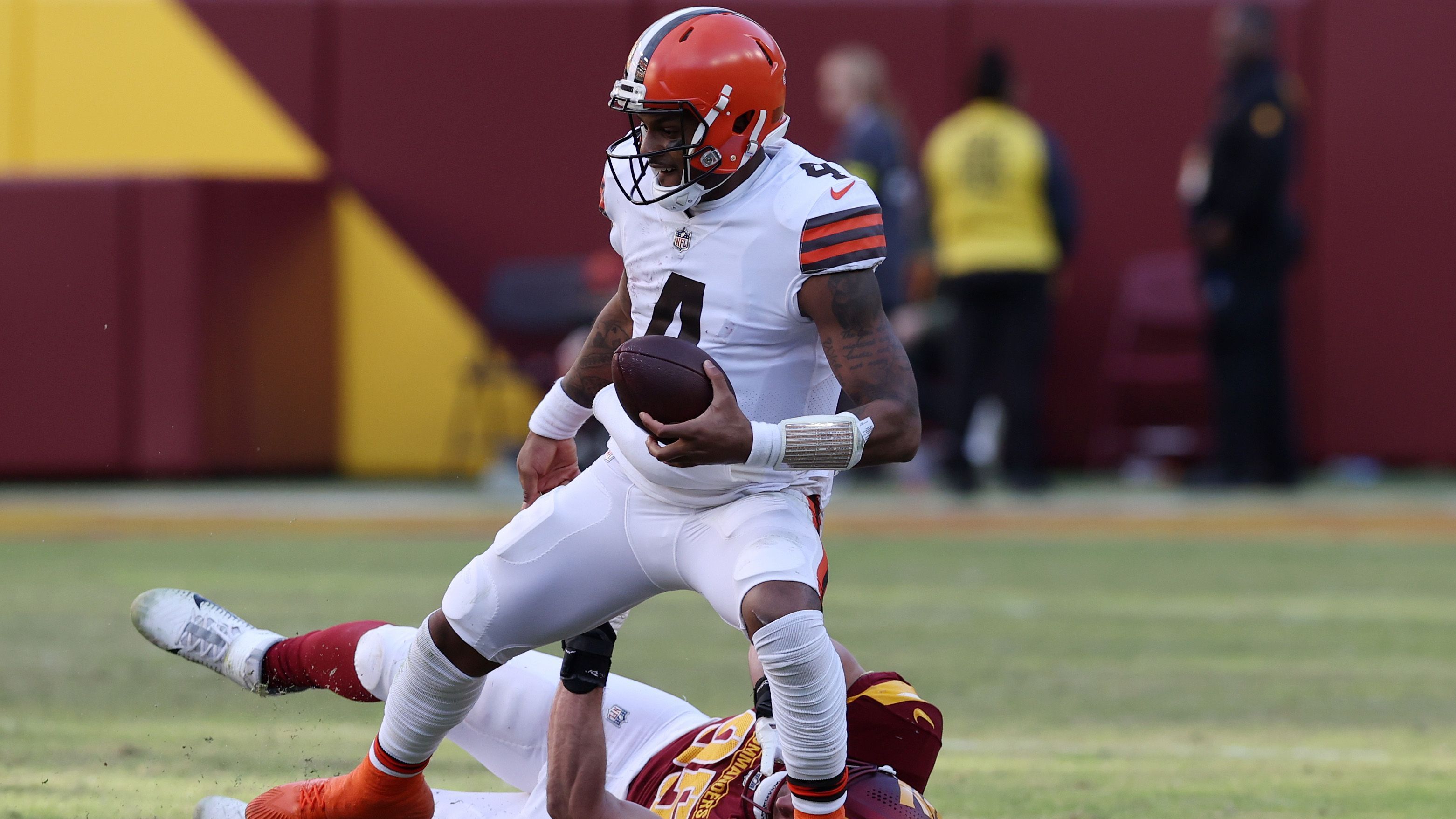 <strong>Deshaun Watson (Quarterback | Cleveland Browns)</strong><br>Gut, was Watson in der vergangenen Saison nach seiner Rückkehr auf den Platz gezeigt hatte, war nicht gerade erbaulich. Nach rund zwei Jahren Pause war ein gewisser Rost aber keine Überraschung. In dieser Saison und mit einer kompletten Offseason in den Beinen sollte Watson wieder an seine Bestform herankommen. Als zweiter Quarterback im Fantasy-Team könnte er eine echte Bereicherung werden.