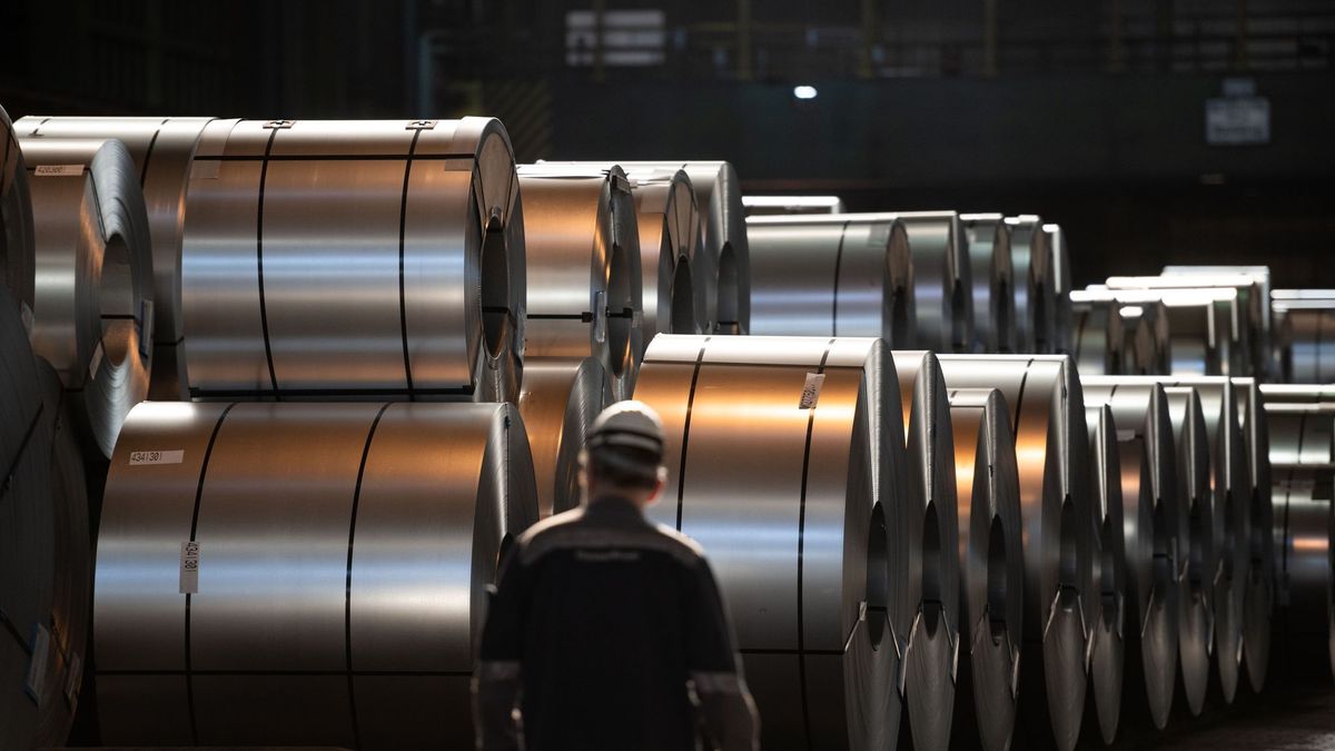 Stahlblech-Rollen bei Thyssenkrupp.