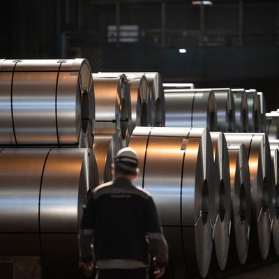 Stahlblech-Rollen bei Thyssenkrupp.