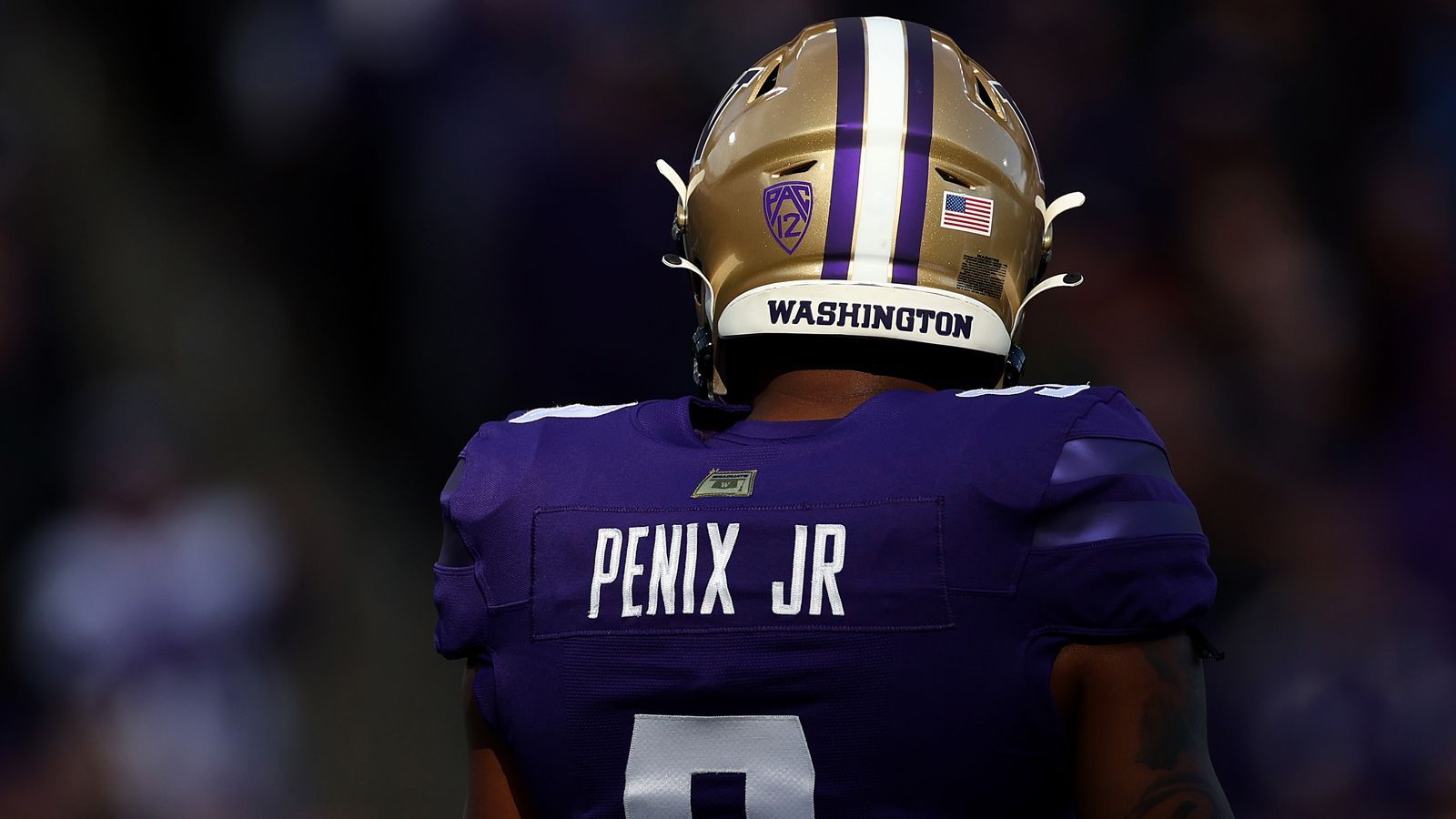 <strong>Quarterback Michael Penix Jr. (Washington)<br></strong>Für viele der Geheimfavorit. Der Huskies-Quarterback steht als einziger in den Playoffs, und das schon in seiner sechsten (!) College-Saison. Allerdings war er bei vier davon verletzt, als er für Indiana spielte. 2022 wechselte er nach Washington.