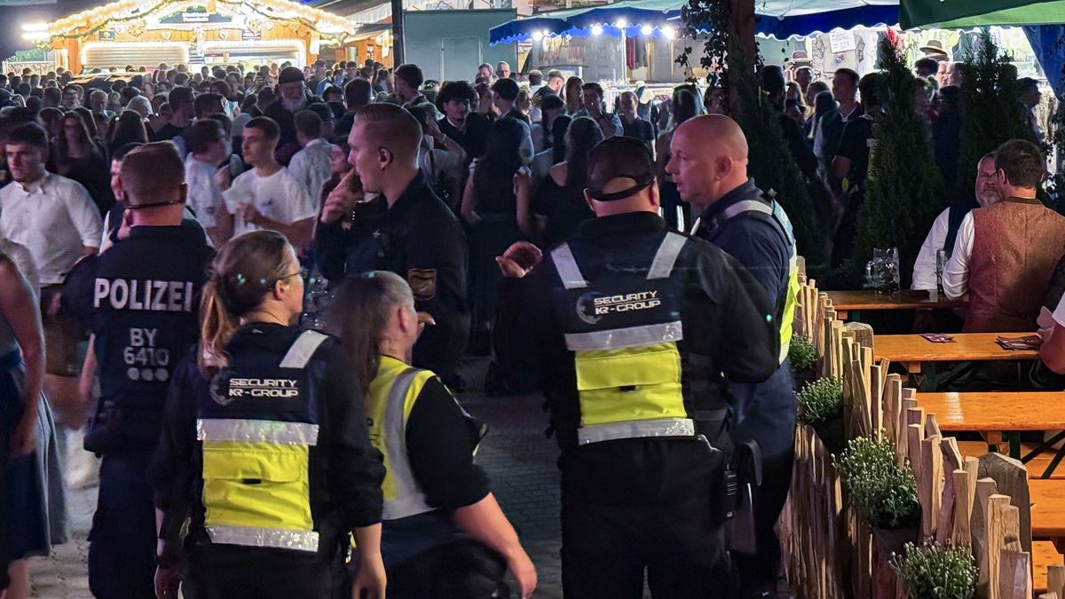 Polizei räumt Gillamoos-Jahrmarkt wegen Unwetters
