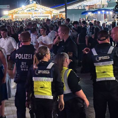 Polizei räumt Gillamoos-Jahrmarkt wegen Unwetters