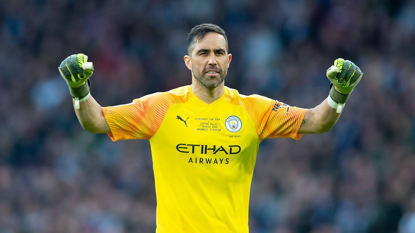 
                <strong>Platz 2: Claudio Bravo (18 Millionen Euro)</strong><br>
                2016 kehrte Bravo dem FC Barcelona den Rücken und schloss sich Manchester City an. Insgesamt 61 Mal lief der Chilene für die Skyblues auf, bevor er im vergangenen Sommer zu Betis Sevilla wechselte, wo der 38-Jährige noch immer aktiv ist. 
              