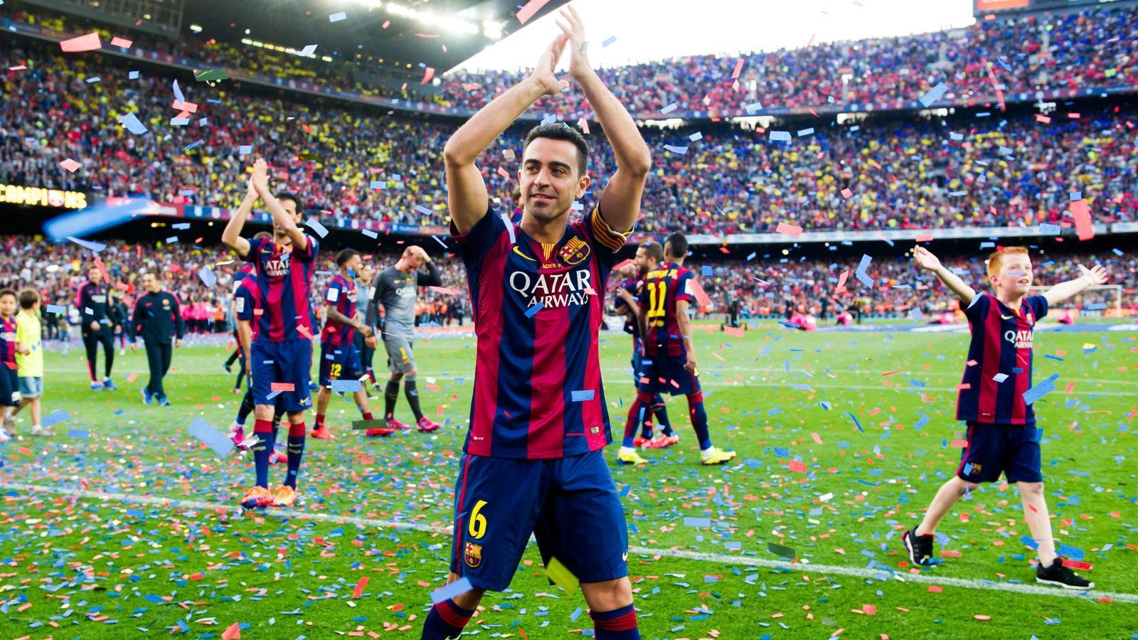 
                <strong>Xavi kann Rückkehr gar nicht abwarten</strong><br>
                Ein Barca-Comeback wäre für ihn freilich etwas ganz Besonderes. So betont der aktuelle Al-Sadd-Coach: "Mir ist klar, dass ich nach Barca zurück will, ich bin sehr aufgeregt." Er traue sich zu, Spielern etwas von seinen Erfahrungen mit auf den Weg zu geben. Schon der 2016 verstorbene Johan Cruyff, der als Wegbereiter der großen Erfolge des Klubs in der jüngeren Vergangenheit gilt, habe ihm einst gesagt, "dass Barca eines Tages auf mich zukommen würde, um mich zurückzuholen".
              