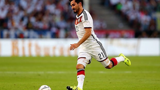 
                <strong>Ilkay Gündogan</strong><br>
                Ilkay Gündogan: Kam für Bellarabi und zeigte sofort seine Qualitäten: Technisch stark und – wenn er fit ist – auch dynamisch und mit Zug in Richtung Tor. Kreierte sofort gefährliche Situationen und bereitete mehr Chancen vor als Özil in der ganzen Partie. ran-Note: 2
              