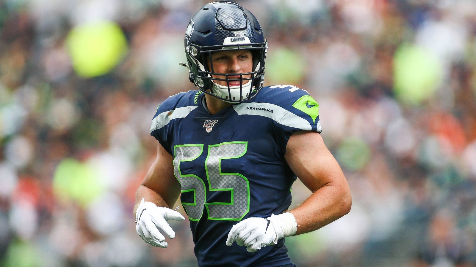 
                <strong>Ben Burr-Kirven</strong><br>
                Ben Burr-Kirven war am College ein großer Star und wurde nach der Saison 2018 zum Pat Tillman Pac-12 Defensive Player of the Year ernannt. Die Seahawks pickten ihn beim NFL Draft 2019 in der fünften Runde. Der 23-Jährige machte sich vor allem bei den Special Teams einen Namen, kam in seiner ersten Spielzeit auf acht Special-Team-Tackles.
              