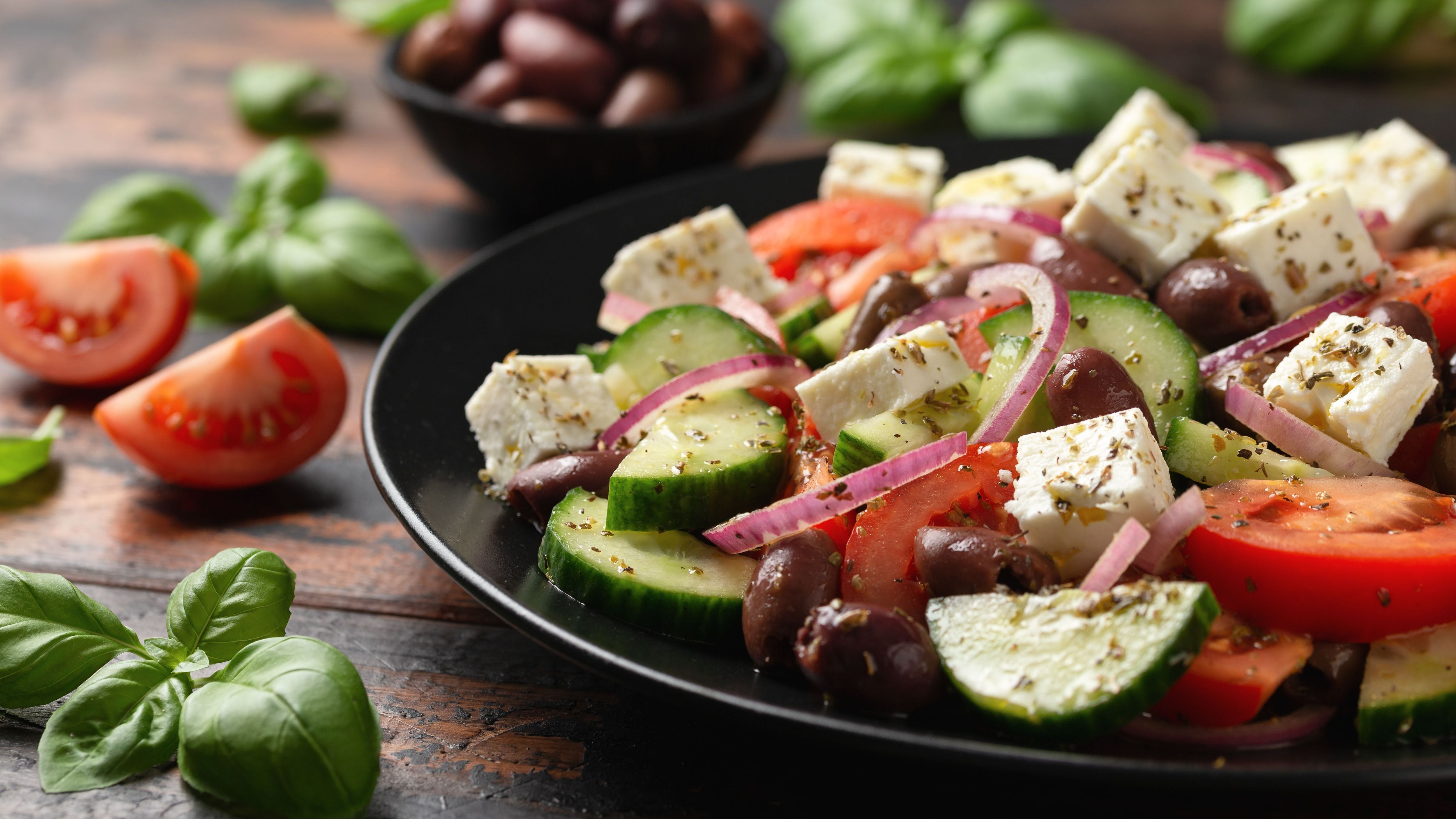 Griechischer Salat: Das schnelle Rezept für die leckere Salat-Beilage ...