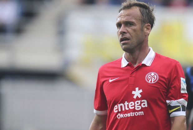 
                <strong>Nikolce Noveski (35 Jahre)</strong><br>
                Seit zehn Jahren im Kader von Mainz 05. Während Nikolce Noveski vergangene Saison fast jede Partie von Beginn an gespielt hat, fehlte er zuletzt wegen einem Innenbandriss. Seitdem steht der 35-Jährige nicht mehr im Kader.
              