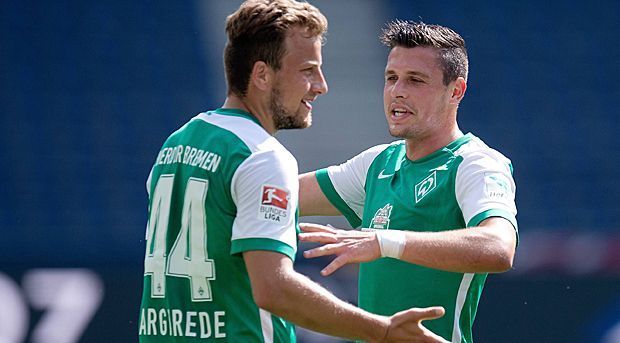 
                <strong>Zahlen bitte: Philipp Bargfrede</strong><br>
                Die Rückennummer 44 ist derzeit das höchste der Gefühle in der Bundesliga. Bremens Philipp Bargfrede (l.) trägt sie ebenso wie Kevin Kampl von Borussia Dortmund und Stuttgarts Alexandru Maxim. In der Saison 2007/2008 war Andreas Görlitz sogar mit der 77 unterwegs.
              