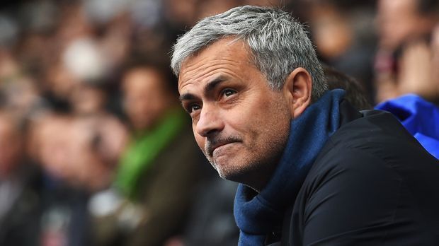 
                <strong>Jose Mourinho (2013 - 2015):</strong><br>
                Jose Mourinho (2013 - 2015): Mourinho gewinnt in seiner zweiten Amtszeit zwar Meisterschaft und Liga-Pokal, allerdings hat der Portugiese auch den dramatischen Absturz der "Blues" zu verantworten. Zum Zeitpunkt seiner Entlassung ist Chelsea nur noch wenige Punkte von einem Abstiegsplatz entfernt. 
              