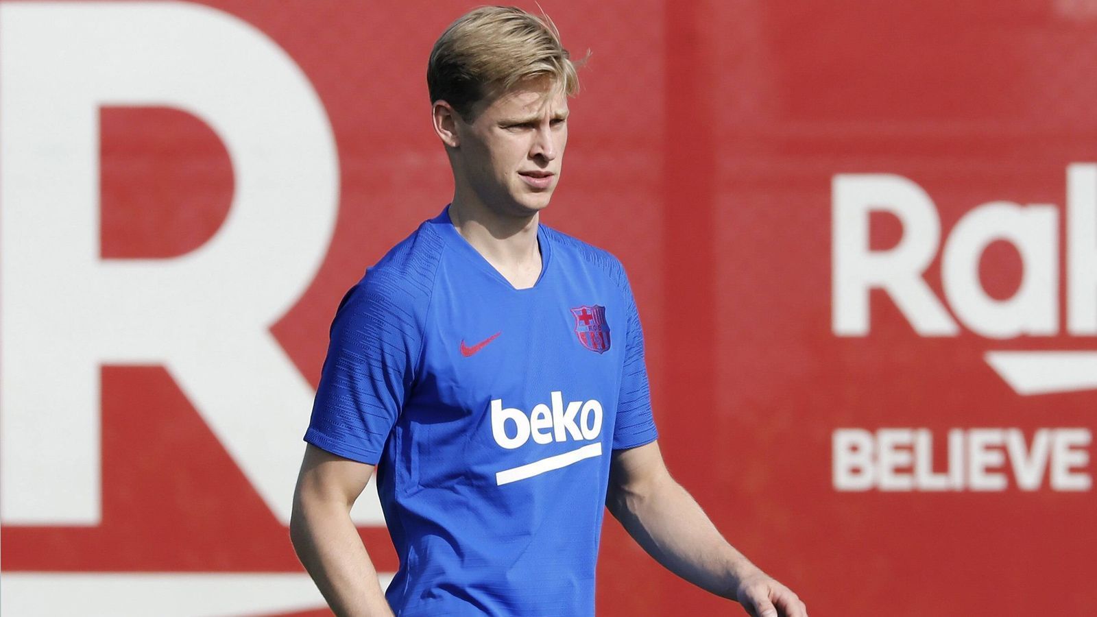 
                <strong>Platz 8 - Frenkie de Jong</strong><br>
                Ablösesumme: 75 Millionen EuroAufnehmender Verein: FC BarcelonaAbgebender Verein: Ajax Amsterdam
              