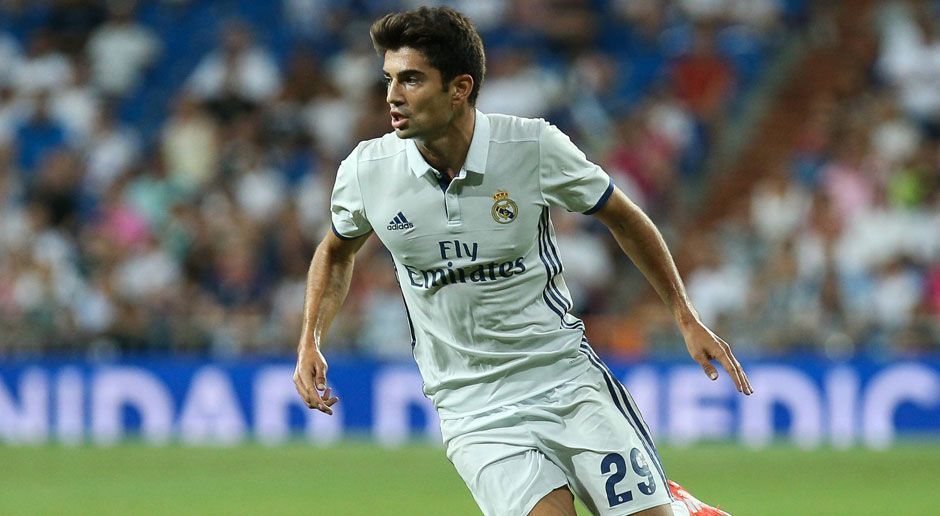 
                <strong>Enzo Zidane (Real Madrid -> Deportivo Alaves)</strong><br>
                Enzo Zidane verlässt Real Madrid und schließt sich dem Ligakonkurrenten Deportivo Alaves an. Der 22-Jährige Sohn von Real-Trainer Zinedine Zidane erhält bei dem baskischen Klub einen Dreijahresvertrag, der aber eine Ausstiegsklausel beinhalten soll. In der vergangenen Saison absolvierte der Linksaußen 32 Spiele für die zweite Mannschaften der Königlichen und feierte zudem sein Debüt für die erste Elf in der Copa del Rey. Zidane junior schaffte es danach noch mehrmals in den Kader, wurde von seinem Vater aber nicht mehr eingesetzt. 
              