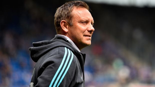 
                <strong>Andre Breitenreiter</strong><br>
                Andre Breitenreiter: Der Trainer des FC Schalke 04 kündigte vor der Partie gegen TSG 1899 Hoffenheim an, dass er sein Amt im Sommer niederlegen wird. Somit muss Neu-Manager Christian Heidel einen Nachfolger für Breitenreiter finden. 
              