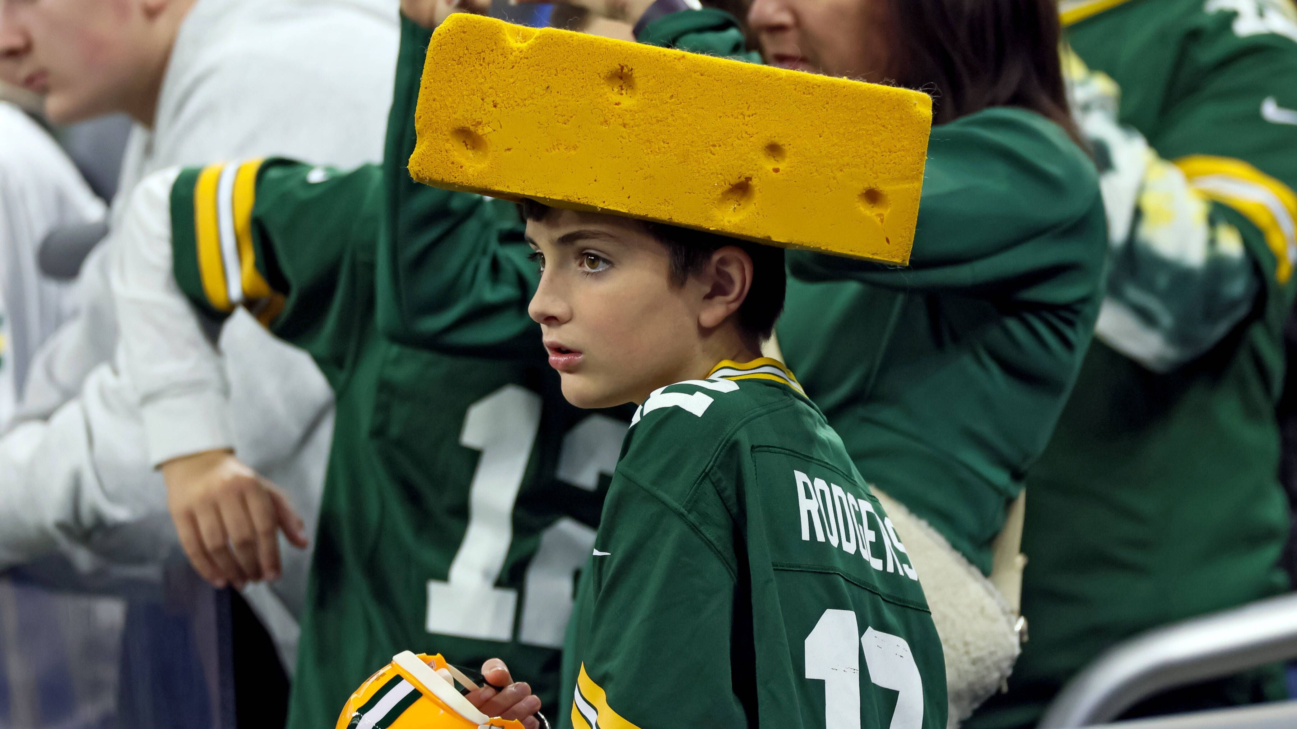 <strong>Green Bay Packers</strong><br>Englisch: "Why are the Packers called cheeseheads?"<br>Deutsch: "Warum werden die Packers Cheeseheads genannt?"