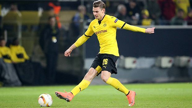 
                <strong>Lukas Piszczek (Borussia Dortmund)</strong><br>
                Lukas Piszczek (Borussia Dortmund): Viele Bayer-Angriffe gingen über seine Seite, streut dazu einige Fehlpässe ein. In der Offensive nicht so eingebunden wie gewohnt. ran-Note: 4.
              