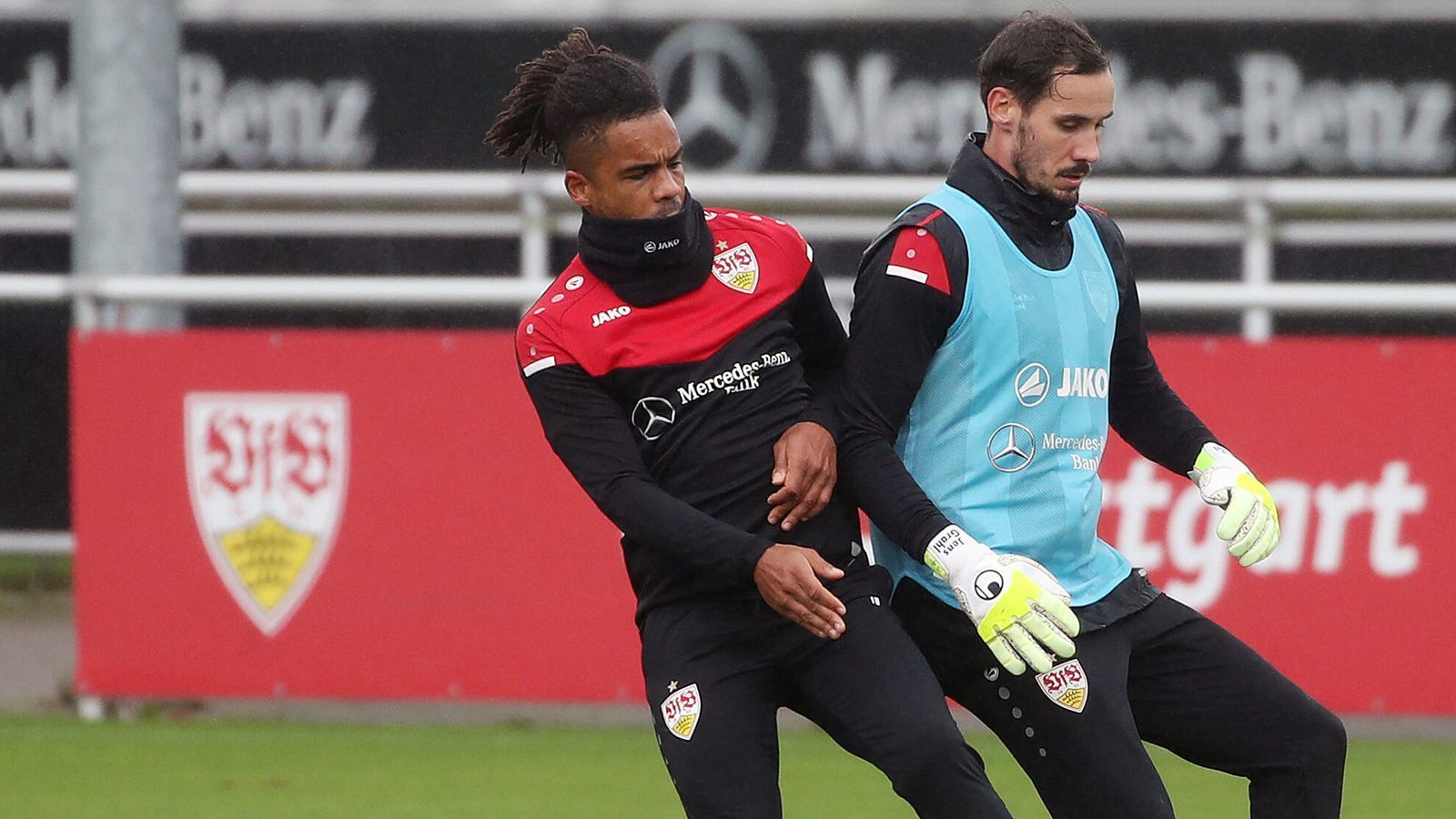 
                <strong>VfB Stuttgart: Neun Eigengewächse</strong><br>
                Eigengewächse im Kader: Daniel Didavi (li.), Jens Grahl (re.), Philipp Förster, Antonis Aidonis, Lilian Egloff, Luca Mack, Mohamed Sankoh, Jordan Meyer und Jakov Suver - Bundesliga-Einsätze der Eigengewächse für ihren Klub insgesamt: 134
              