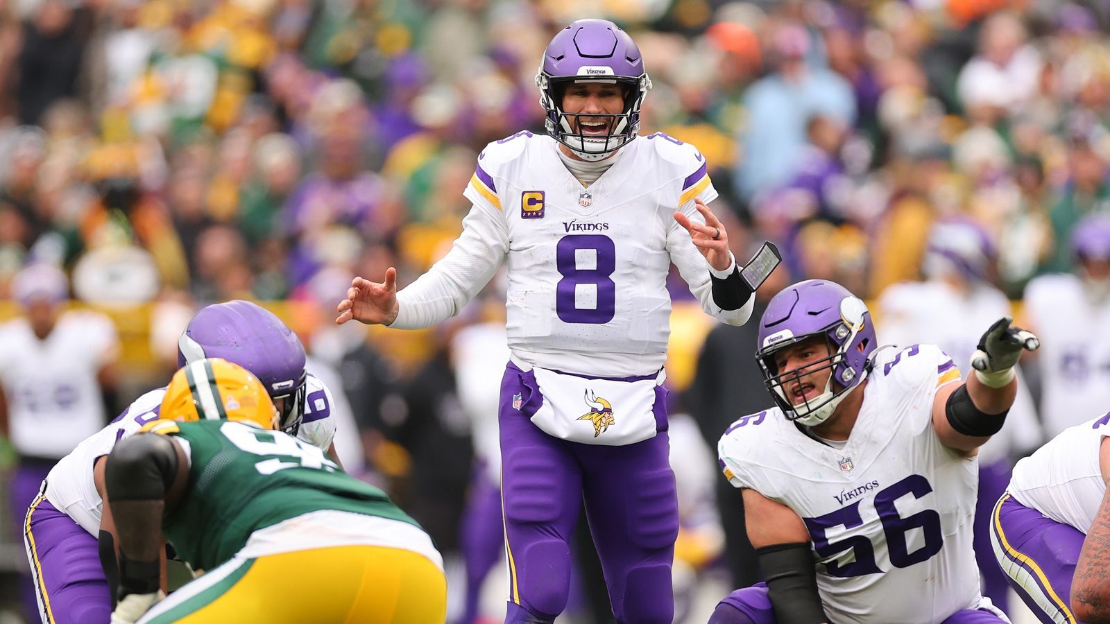 <strong>Minnesota Vikings: Kirk Cousins</strong><br>Star-Receiver Justin Jefferson verletzt, kein tolles Laufspiel und trotzdem gute Werte: Cousins gehört zu den besten Quarterbacks der Liga. Nach seinem Achillessehnenriss musste die Franchise umplanen, Neuzugang Joshua Dobbs soll übernehmen. Der beste Viking nach Cousins? Linebacker Danielle Hunter mit zehn (!) Sacks, 37 Tackles, drei Forced Fumbles.