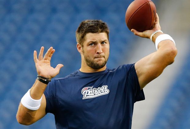 
                <strong>Tim Tebow kehrt in die NFL zurück</strong><br>
                Die NFL bejubelt die Rückkehr von Tim Tebow. Der Quarterback soll knapp ein Jahr nach seiner Entlassung bei den New England Patriots bei den Philadelphia Eagles einen Einjahresvertrag erhalten haben.
              